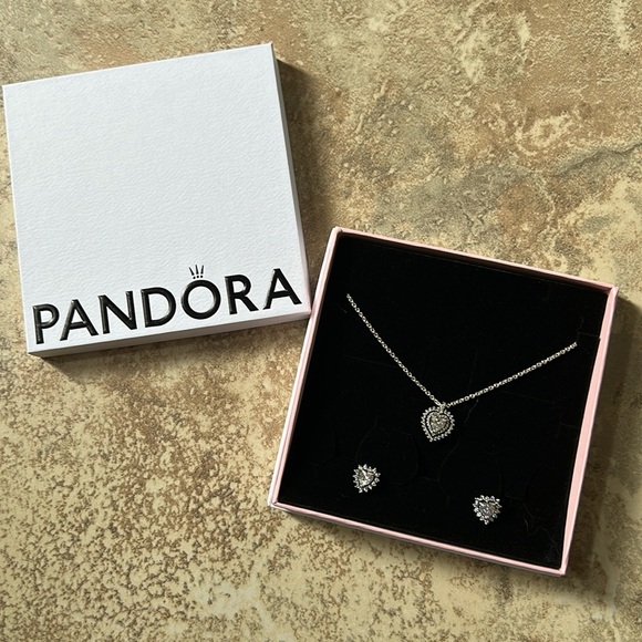 Pandora Sparkling Double Heart Halo Jewelry Gift Set - Picture 3 of 8